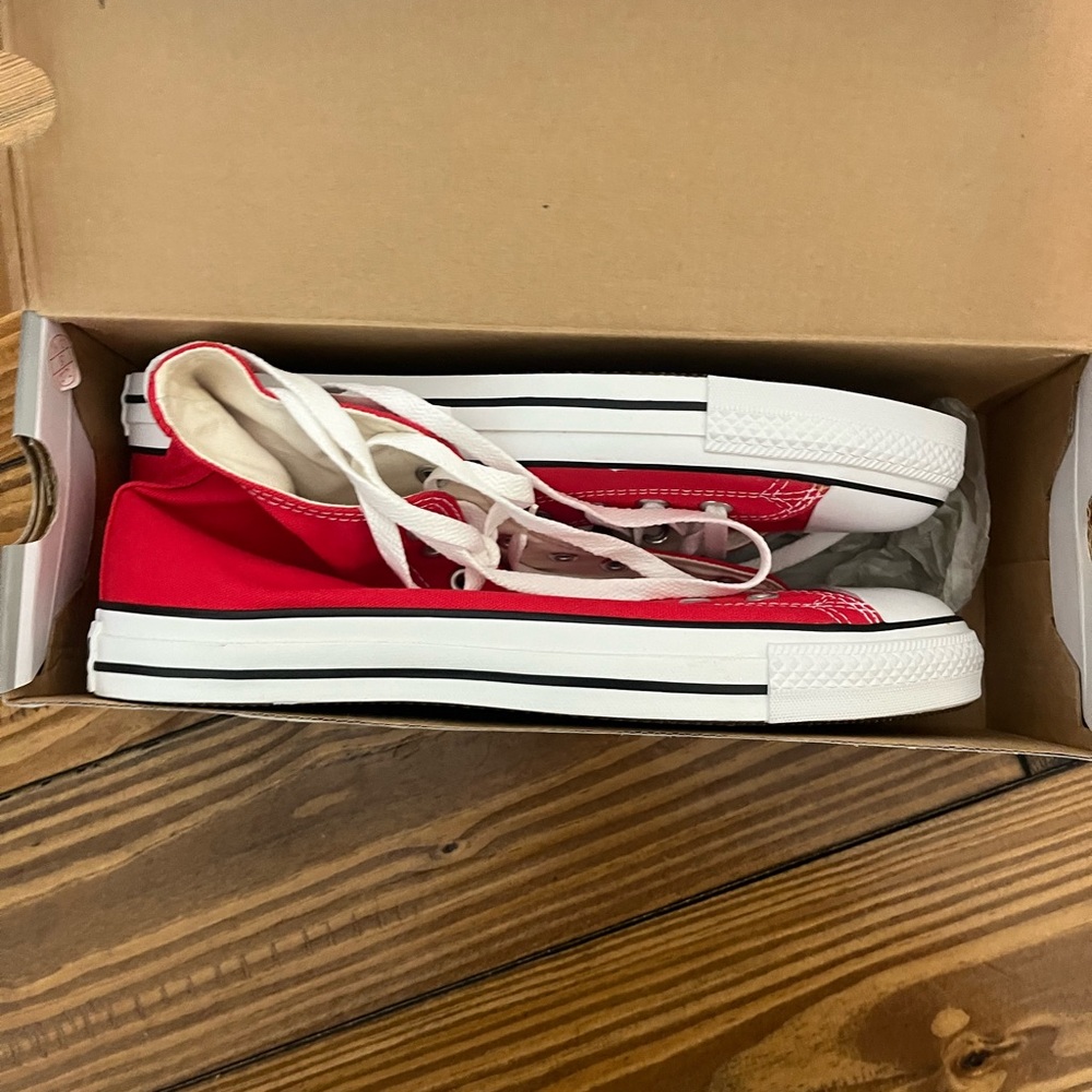 New In Box Red High Top Converse Mens 10.5